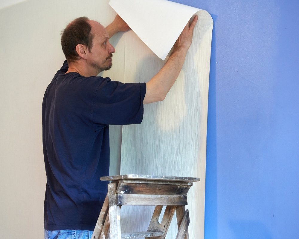 Como aplicar papel de parede adesivo: Em 3 passos como aplicar papel de parede adesivo 03